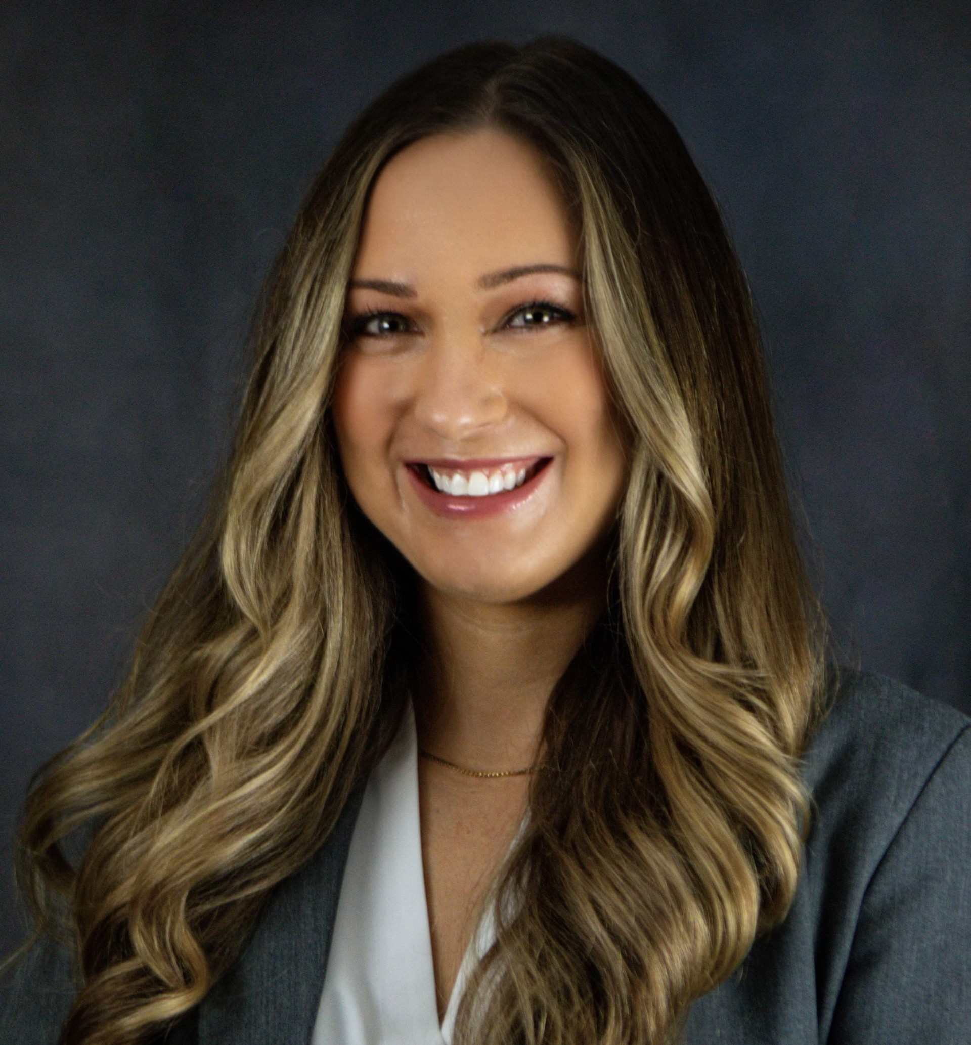 Lauren_Law_Bio_Pic_2_crop.jpg